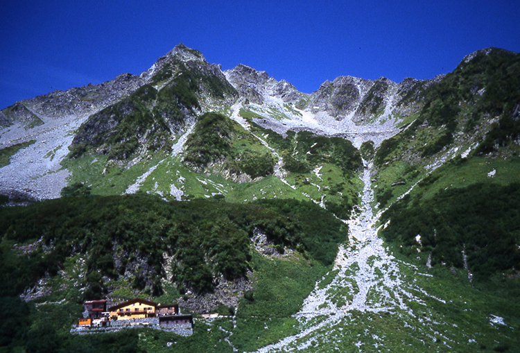 山ガールチャレンジ 北アルプス穂高連峰の主峰 奥穂高岳にチャレンジ 2泊3日 を8月日 金 22日 日 に開催 イベント 女性のための登山情報サイト 山ガールネット 山ガールチャレンジ 北アルプス穂高連峰の主峰 奥穂高岳にチャレンジ 2泊3日 を8月日 金 22日 日 に開催 イベント 女性のための登山情報サイト 山ガールネット
